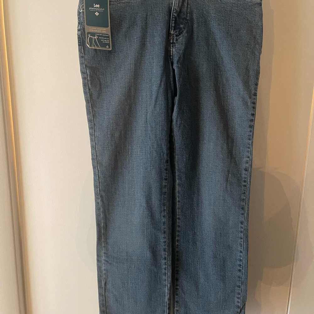 Ladies size 6 Led classic cut jeans